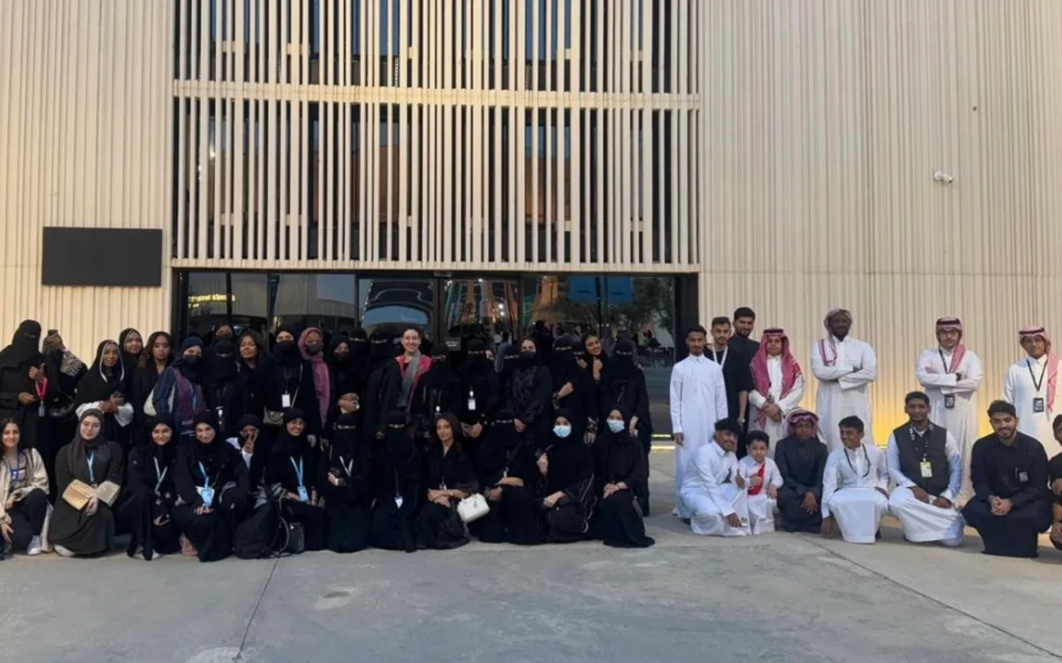 جولة لمرضى السرطان في بينالي الفنون الإسلامية